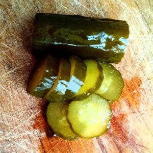 Pepinos em conserva, lactofermentados, apenas com salmoura e especiarias (Salzkurgen)