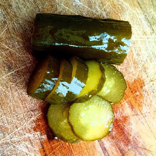 Pepinos em conserva, lactofermentados, apenas com salmoura e especiarias (Salzkurgen)
