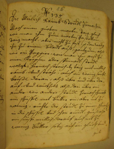 Na Biblioteca Municipal de Viena encontra-se a a mais antiga receita de strudel conhecida, é datada de 1696 e faz parte do livro manuscrito "Ein Vortrefflich und Gerechtes Koch Puech, darinen bey 1350 Rahre und Kostbahre Speisen begreiffen"