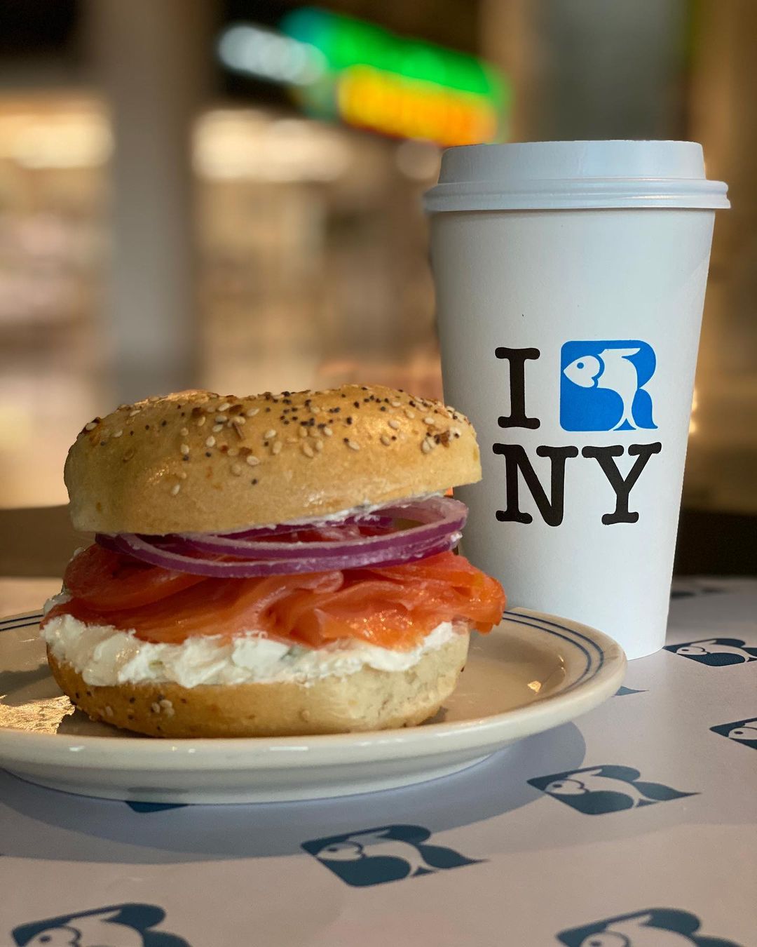 Bagel, Lox & Schmear, o clássico sanduíche de salmão defumado e cream cheese
